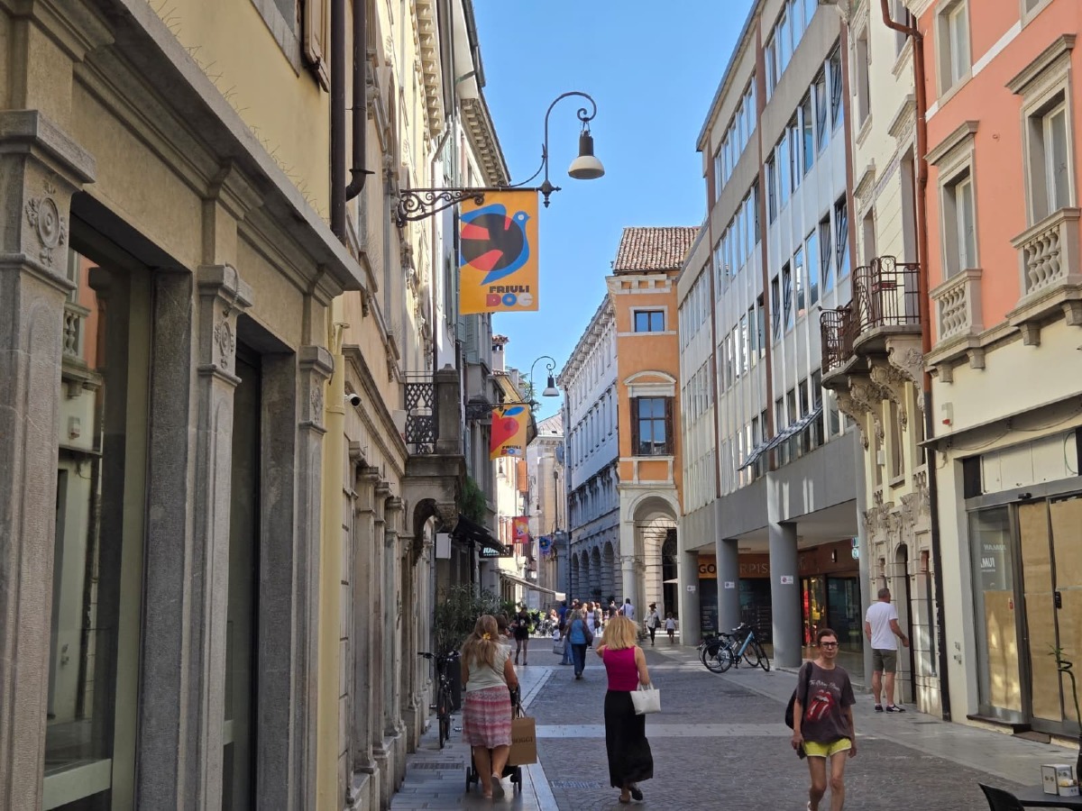 Friuli Doc 2026, Udine si veste a festa: 150 decorazioni e mappa parcheggi e bus