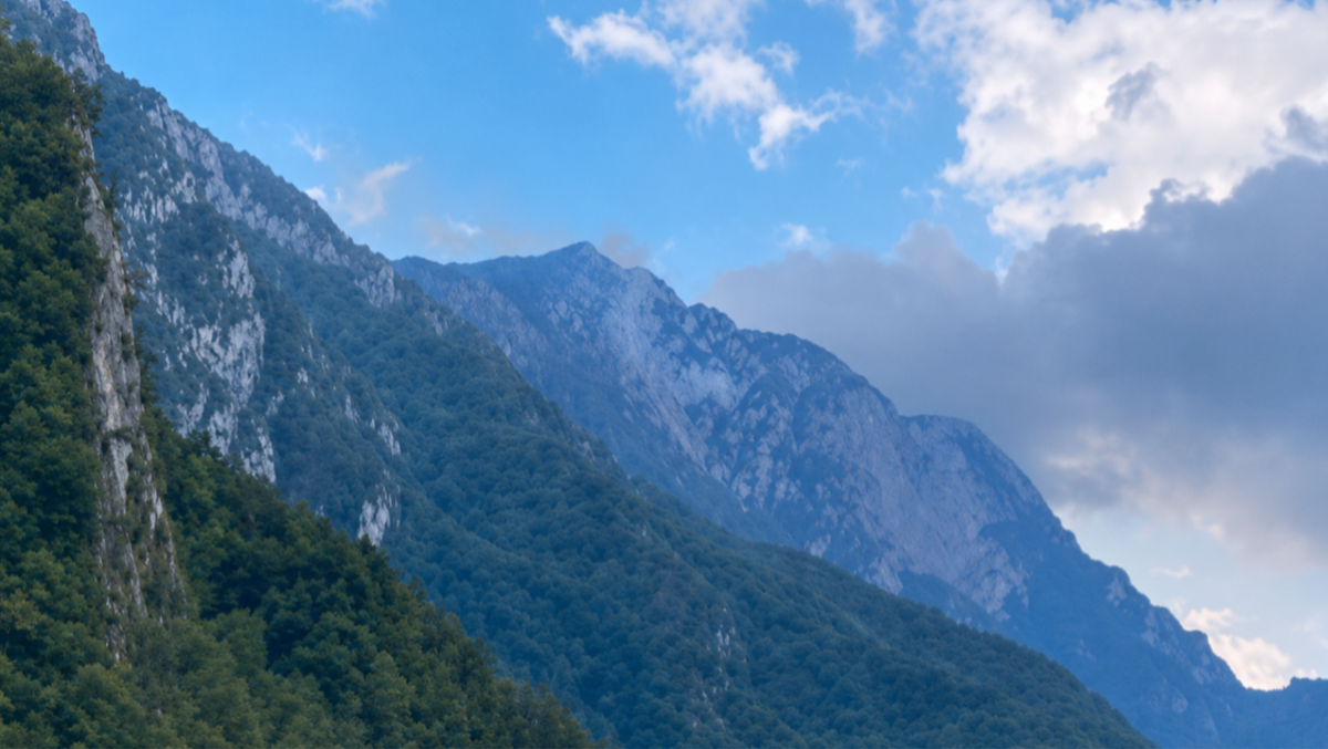 Incendi in FVG, nuovo intervento a Claut: 13 lanci d’acqua - Fumo sul monte Contron, Claut (PN)