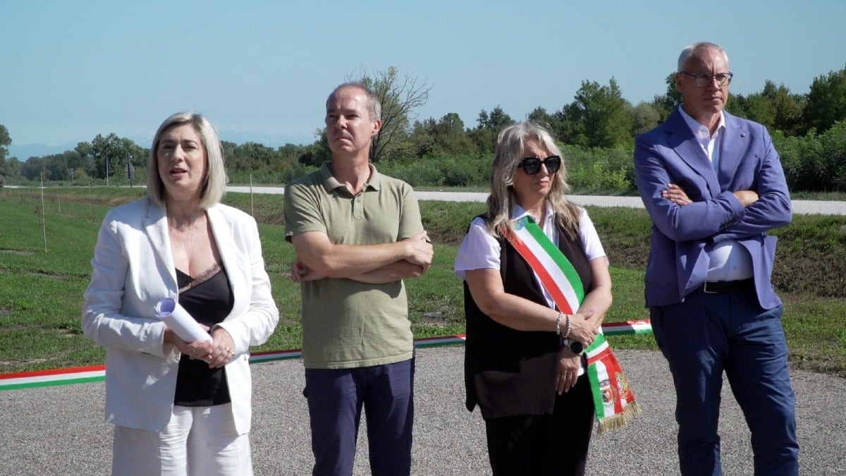 Muzzana, un passaggio verde tra i boschi: il nuovo collegamento ridisegna l’area naturale - 