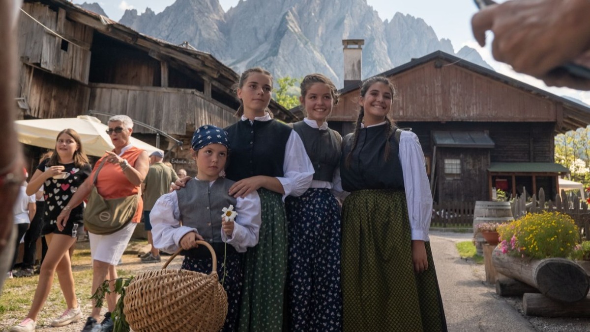 Sappada torna indietro nel tempo: antichi mestieri, costumi e stalle riprendono vita - 