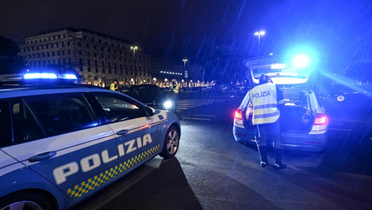 Rapine in pieno centro, l'incubo per quattro donne: chiave e coltello per minacciarle - Immagine di repertorio