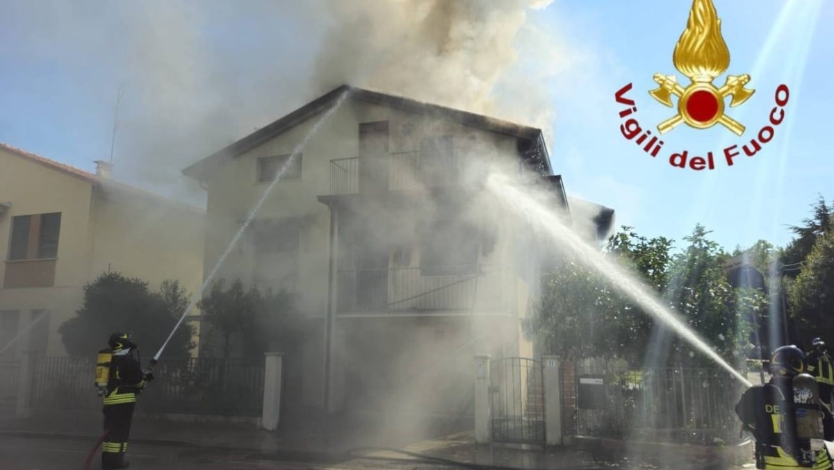 Oderzo, incendio in un'abitazione di via Toniolo: intervento dei pompieri per tutta la mattina - 