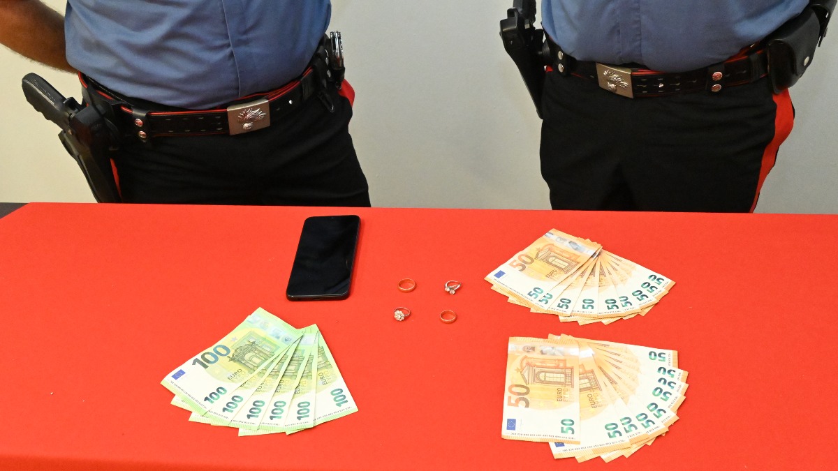 Finto carabiniere chiama un’anziana: spariscono 5mila euro, ma fuori ci sono i veri militari - 