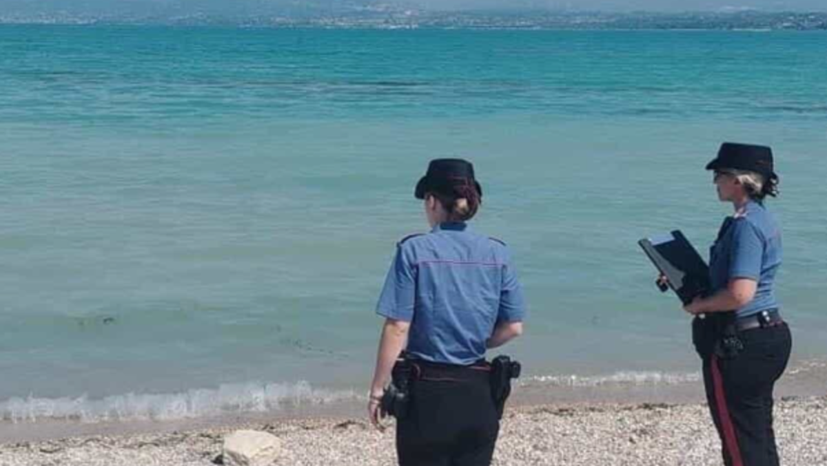 La vacanza, il bagno di notte e la tragedia: due bagnanti trovano il corpo del 38enne - 