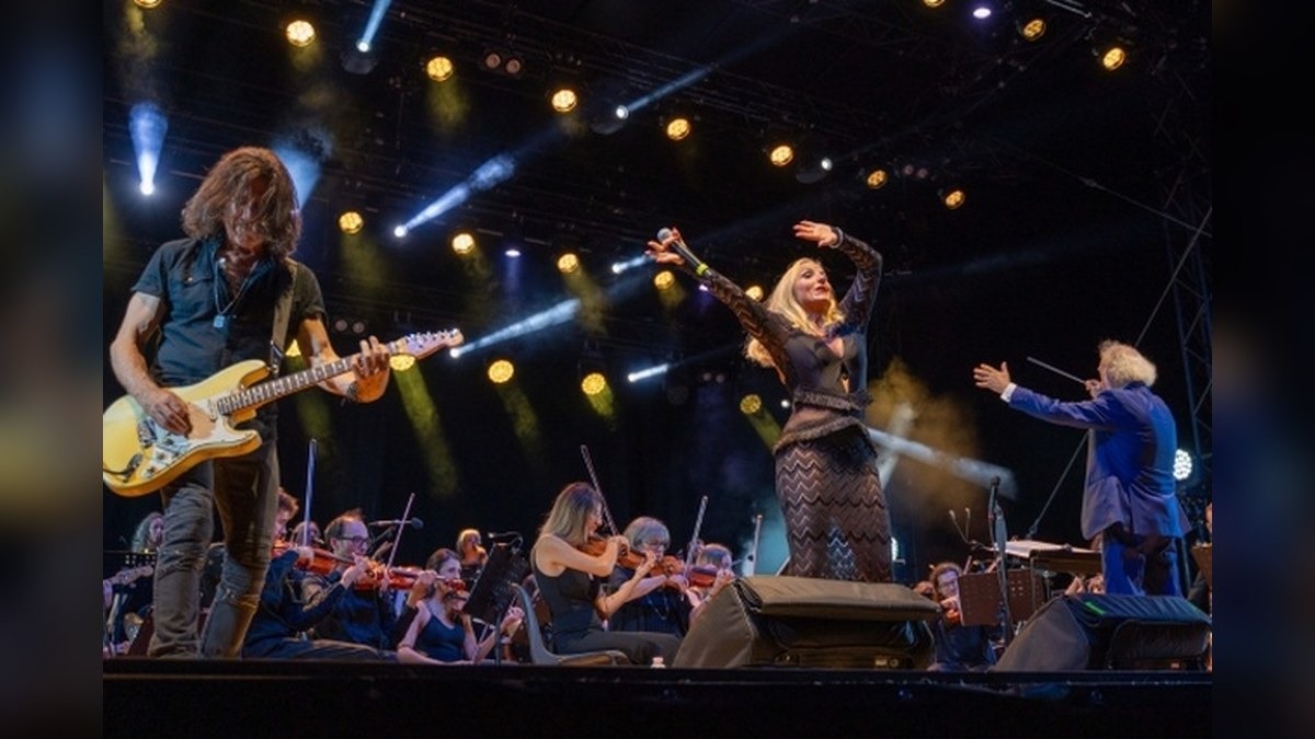 Castelfranco Veneto, oltre 6mila persone in Piazza Giorgione per Diego Basso Plays Queen - 