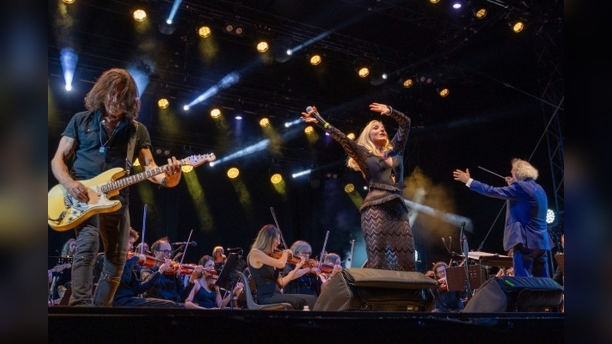Queen in versione sinfonica, Castelfranco risponde con una piazza gremita: più di 6mila al live di Diego Basso - 