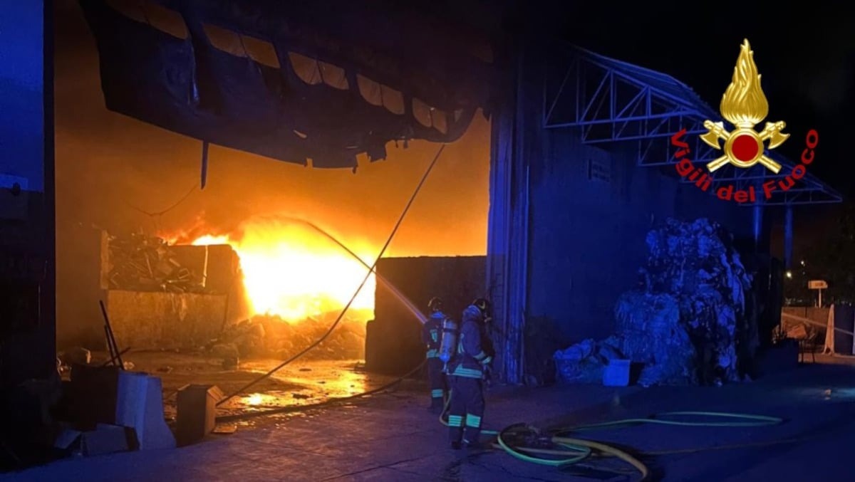 Grisignano, incendio in un impianto per rifiuti: mobilitate squadre da Vicenza e Padova - 