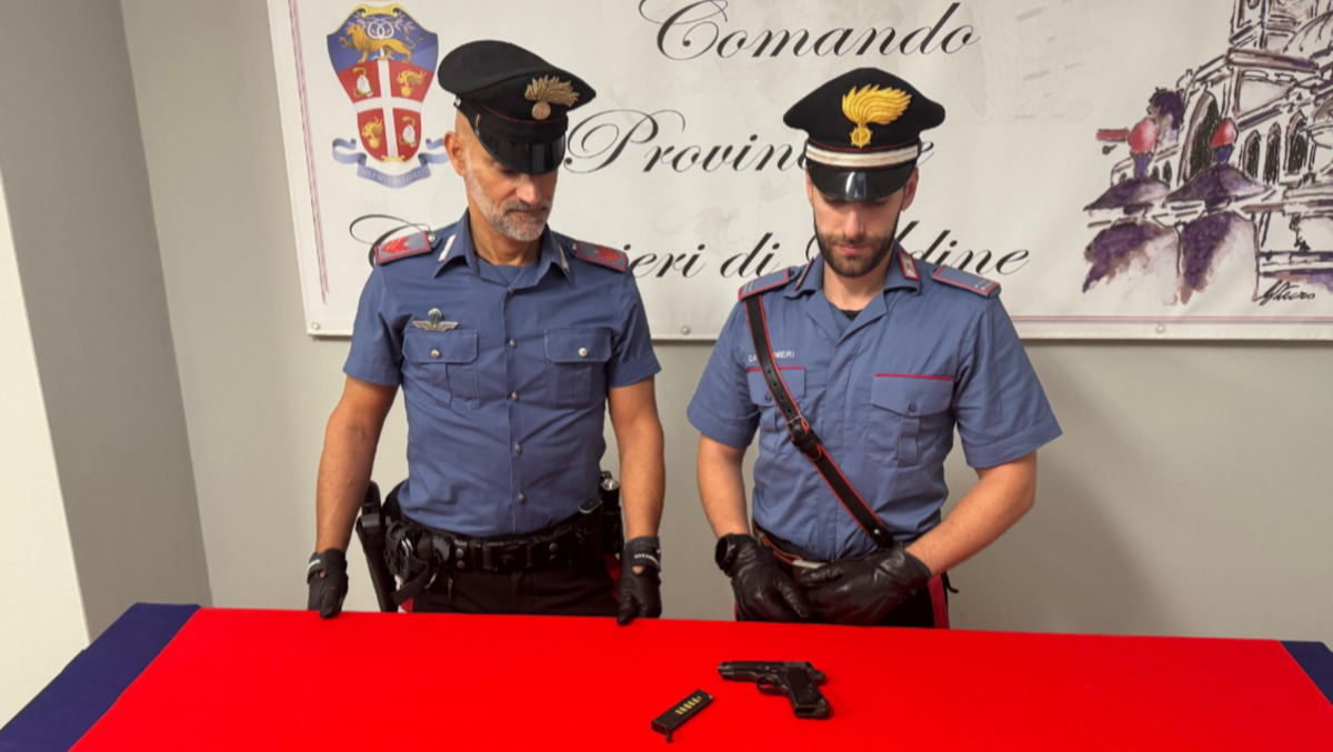 Arma carica tra i rifiuti in un impianto dell’Udinese: recuperata una pistola calibro 7,65 - 