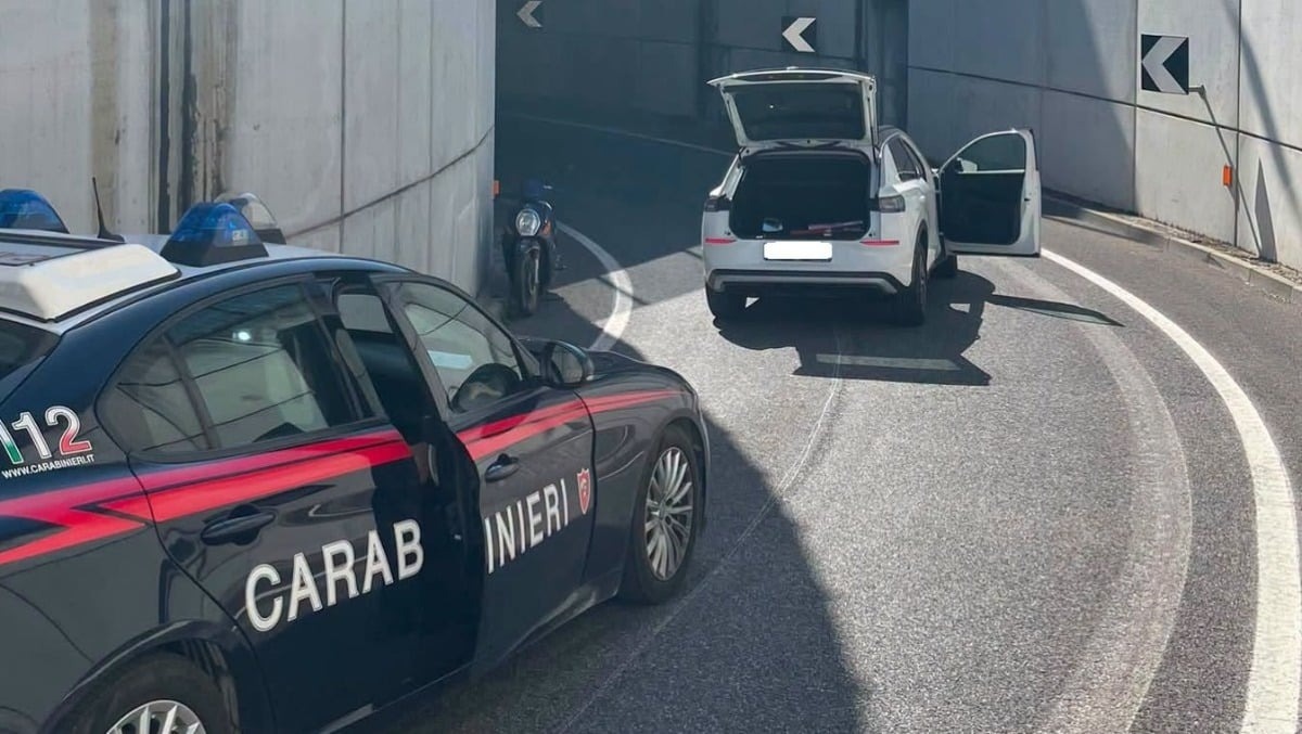 Zoppola, scooter nel sottopasso dalla parte sbagliata: ferito il conducente, mezzo sequestrato - 