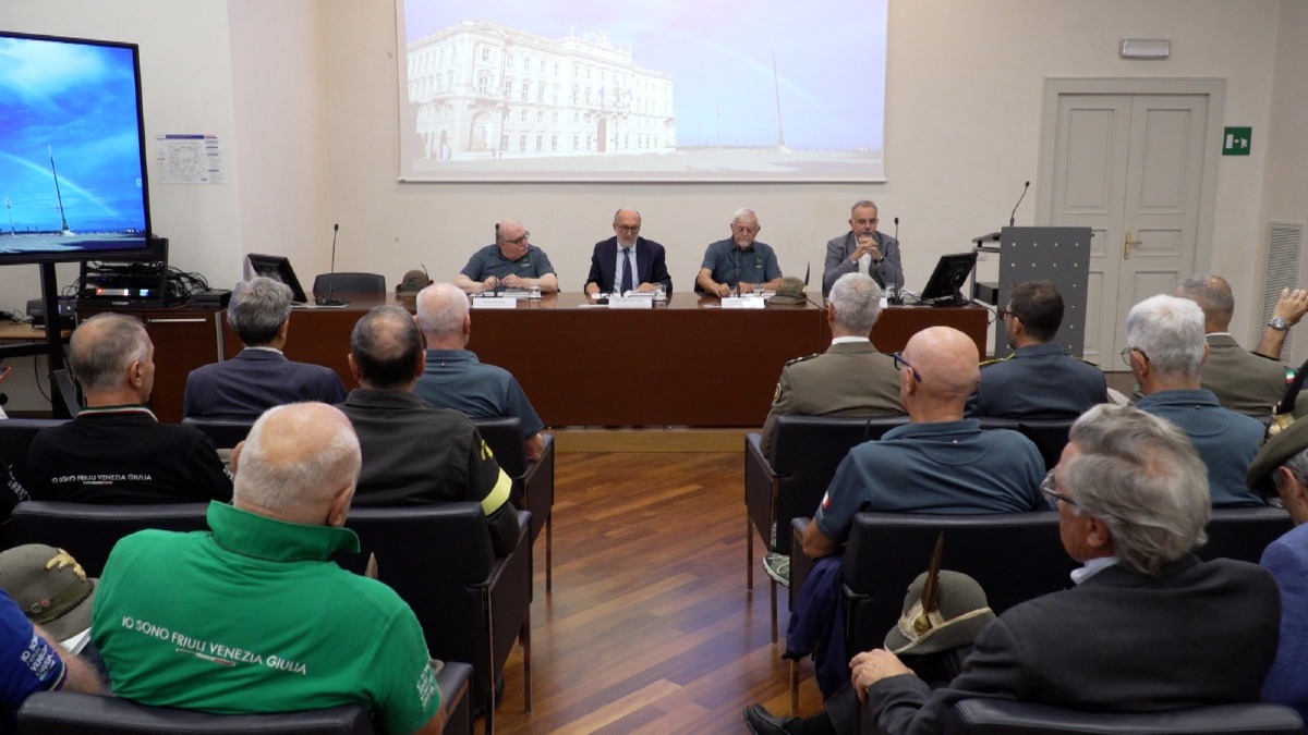 Trieste, un libro racconta gli Alpini nel terremoto del Friuli: oltre un milione di ore - 
