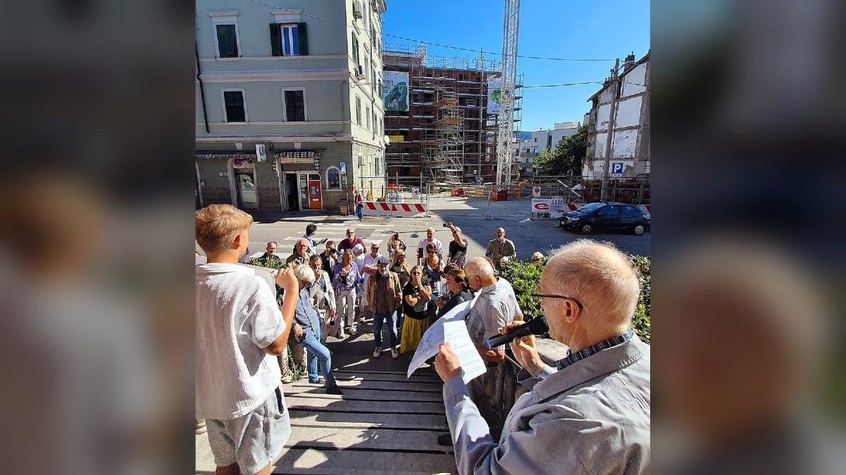 Maddalena, residenti in piazza: «Niente area chiusa per auto, qui serve un luogo pubblico» - 