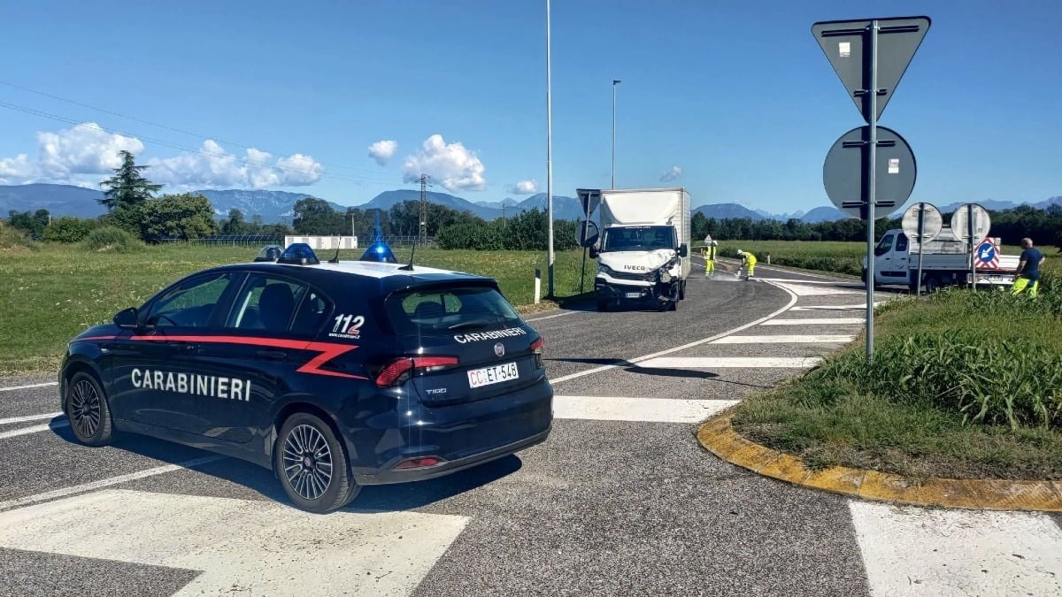 Dignano, schianto tra moto e furgone alla rotonda: perde la vita un 55enne, donna in condizioni critiche - 
