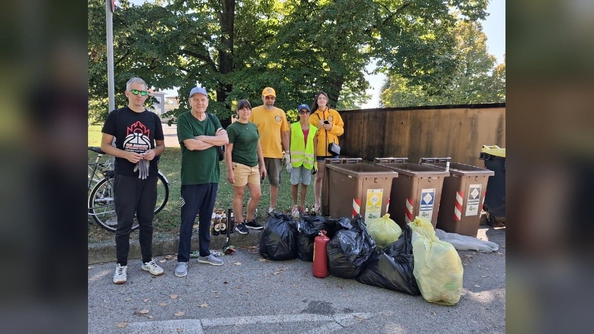 Pulizia urbana a Pordenone, in 90 minuti rimossi più di 20 chili di scarti da tre strade del quartiere - 