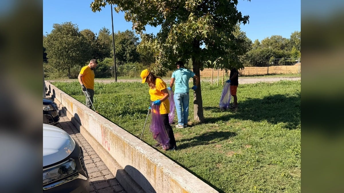 Padova, giornata ecologica nel quartiere: 18 volontari ripuliscono l’area tra via Rubaltelli e via D’Avanzo - 