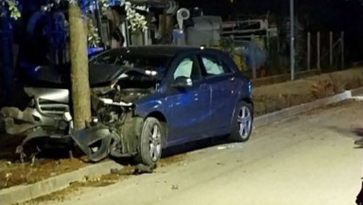 Si schianta contro un albero nella notte: automobilista soccorsa con l’elicottero - 