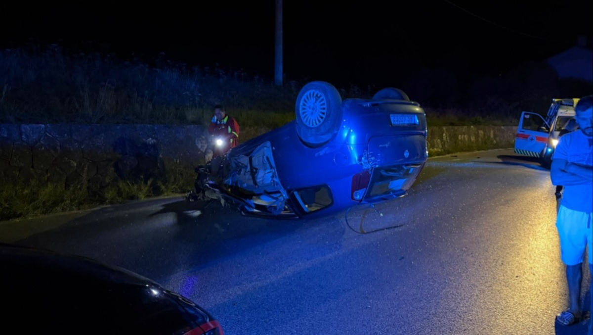 Auto sparisce dal giardino, poi l'incidente: il presunto conducente ha 15 anni - 