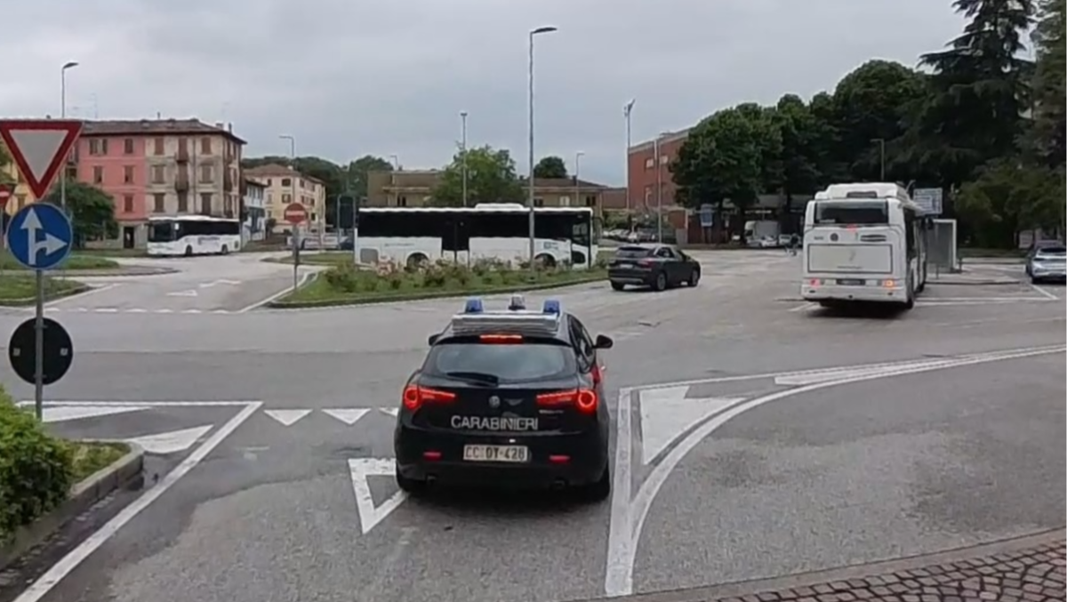 Udine, si avvicina all’ex compagna e ai tre figli nonostante il divieto: arrestato - 