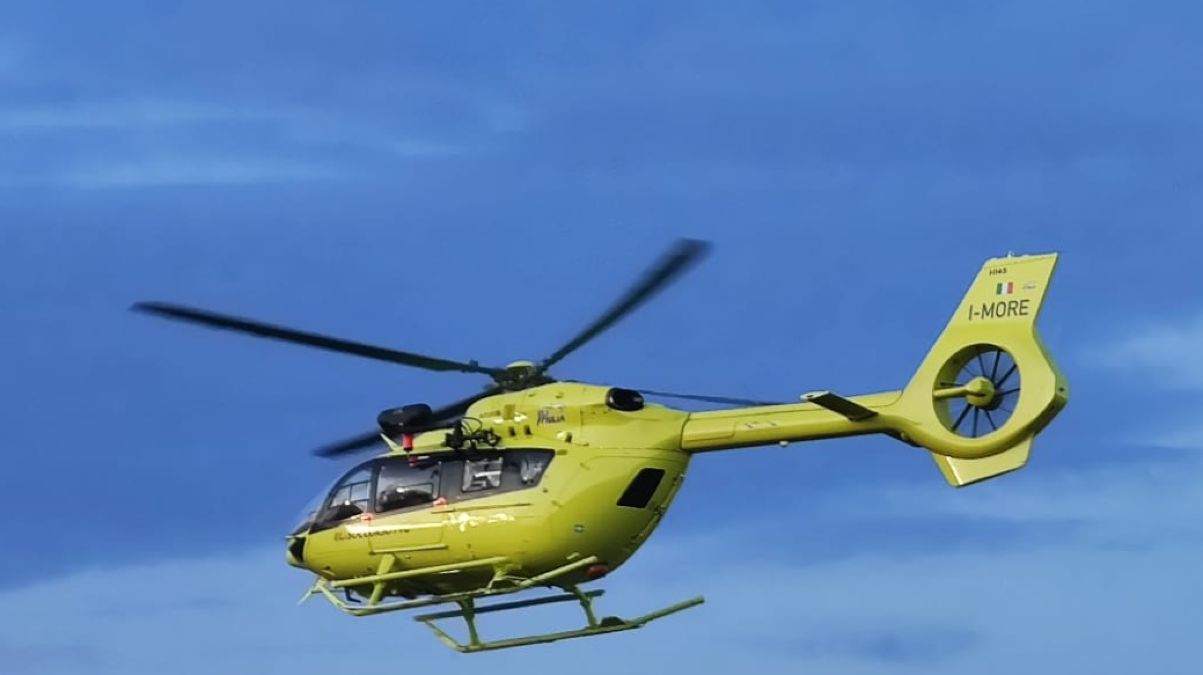 Incidente sul lavoro a Manzano: 26enne ferito alla mano, trasferito in elicottero - 