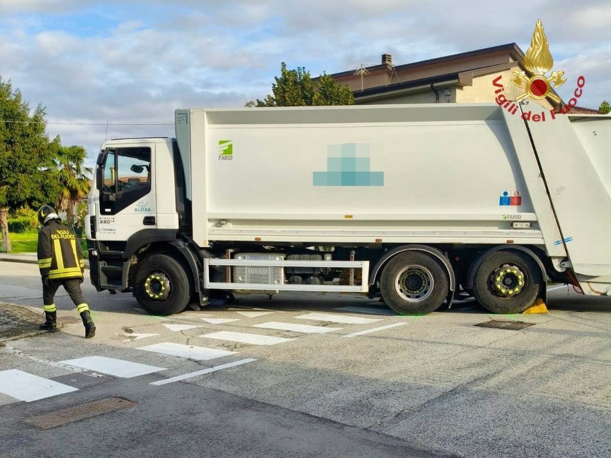 Tragedia a San Donà: mamma travolta dal camion davanti alla figlia di nove anni - 