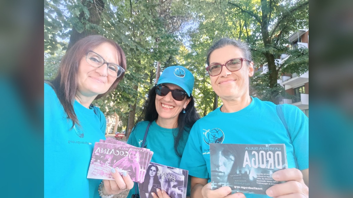 Centinaia di opuscoli antidroga distribuiti all’Arcella dai volontari di Padova - 
