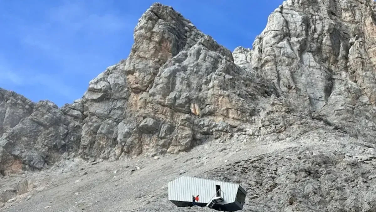 Notte di emergenze sulle Dolomiti: padre e figlio si perdono al buio, 23enne soccorsa in elicottero - 
