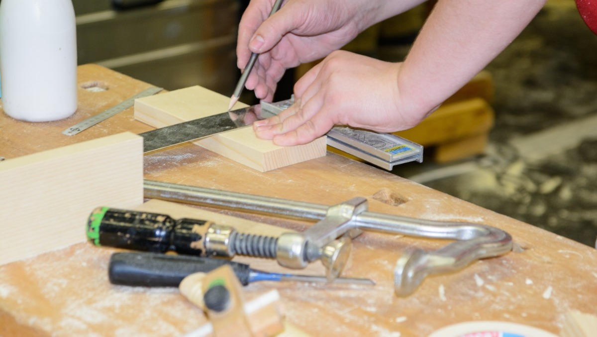 Udine, al via il primo corso per diventare professionisti del legno e della tappezzeria - 