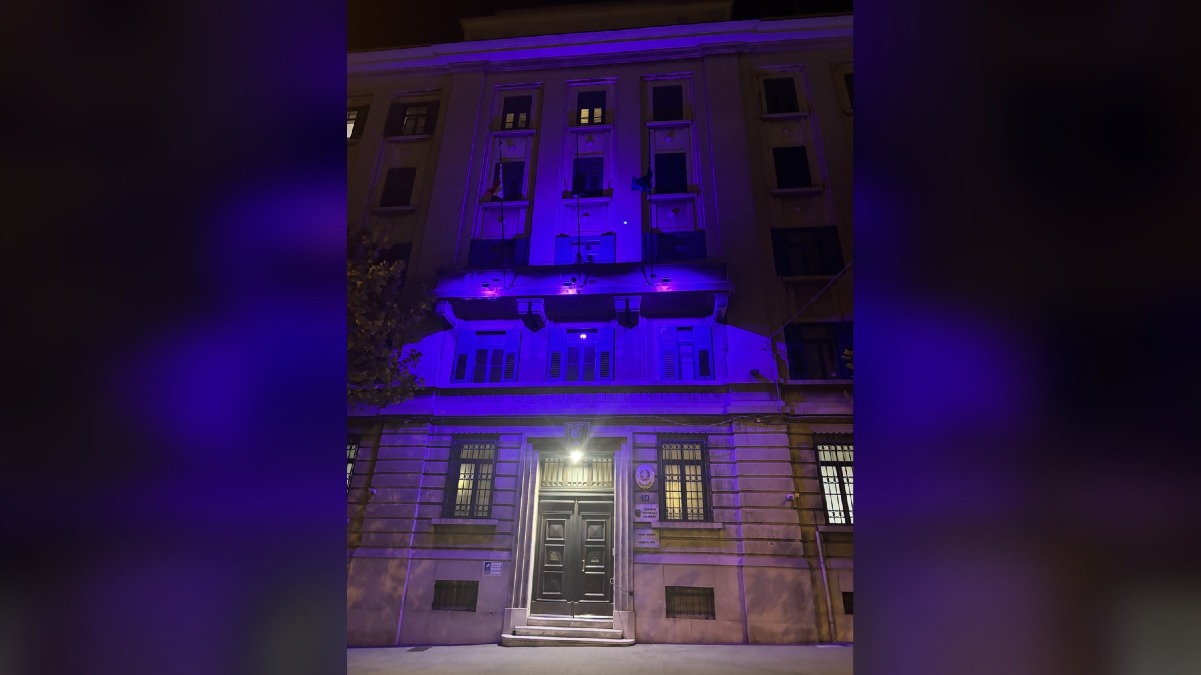 Trieste, il Comando provinciale dei Carabinieri illuminato di viola per l’Alzheimer - 