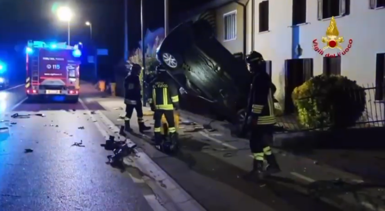 Auto fuori controllo finisce nel giardino di una casa: muore un 35enne | VIDEO - 