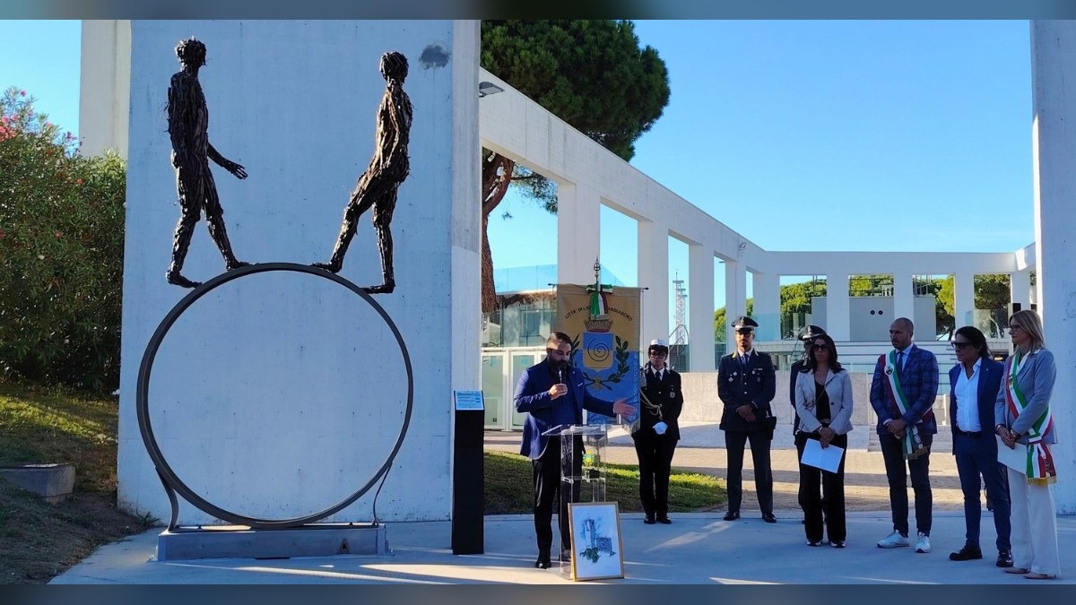 Lignano ricorda il terremoto del 1976 con una scultura e una mostra fotografica - 