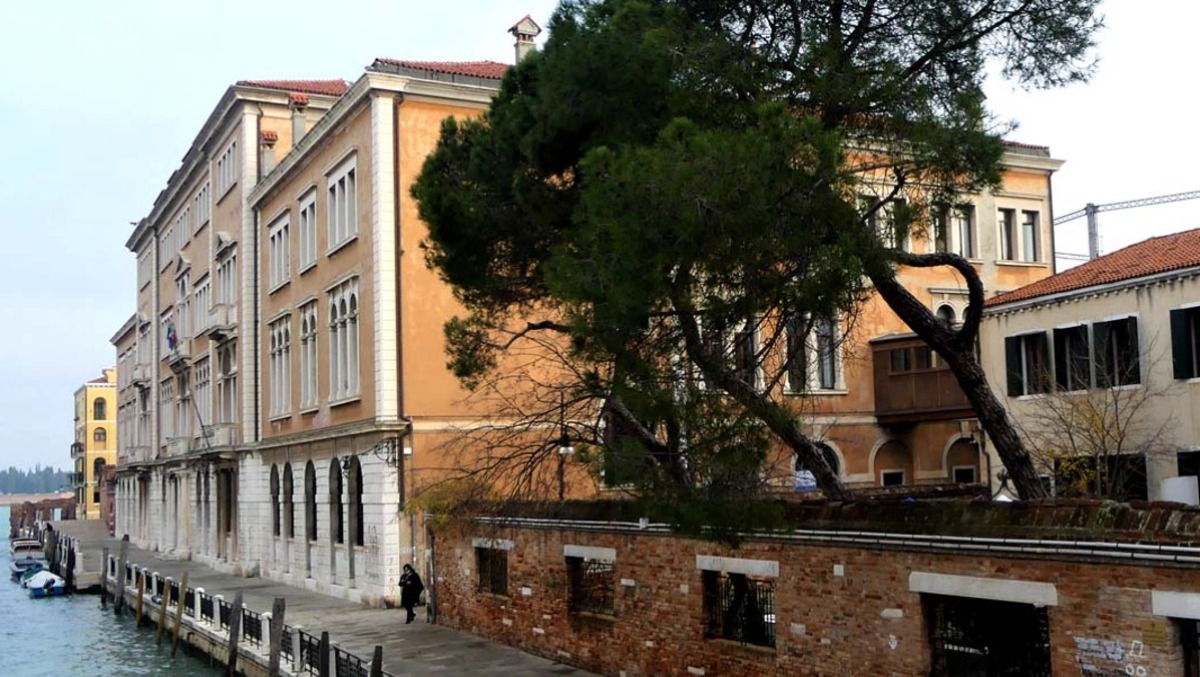 Allarme bomba al liceo Tommaseo: scuola evacuata dopo la telefonata anonima - 