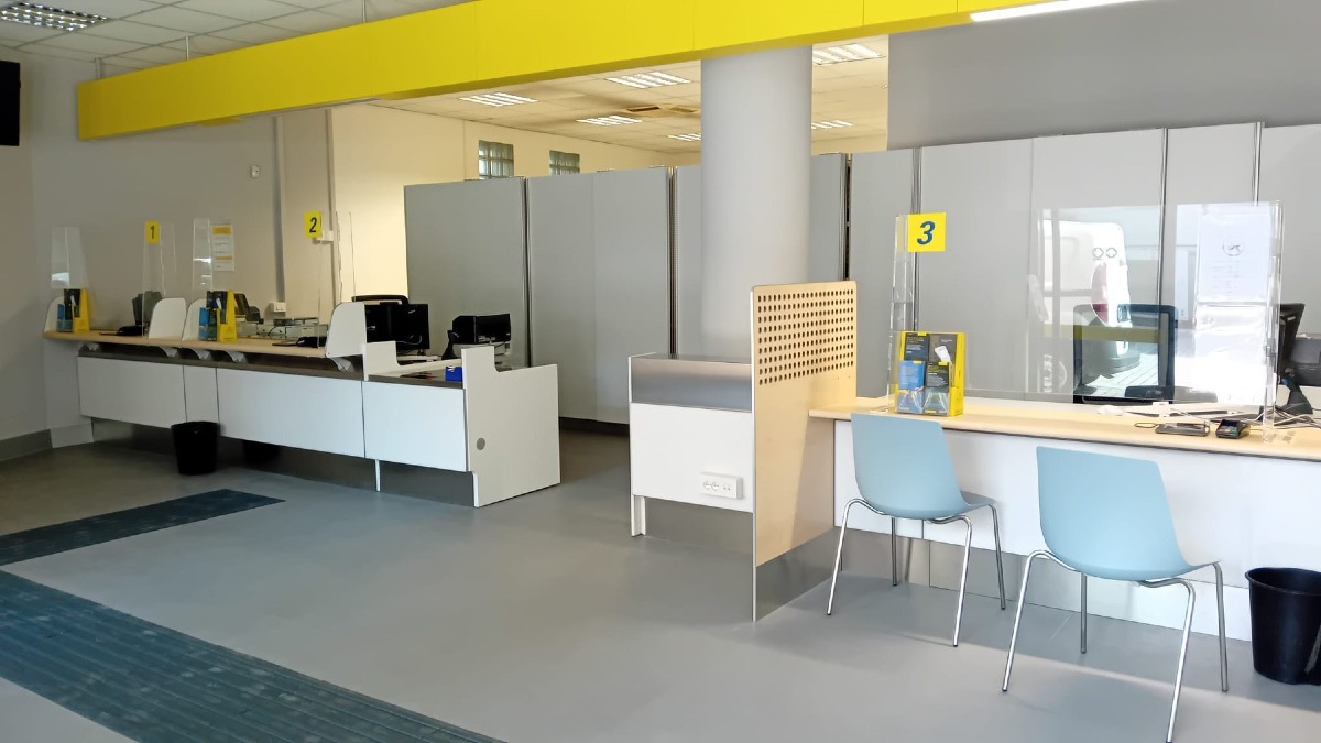 Valdobbiadene, l’ufficio postale torna a pieno servizio: nella sede rinnovata anche pratiche per il passaporto - 