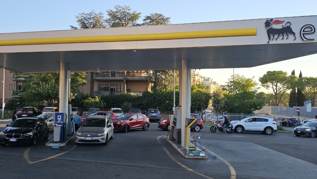 Carburanti, per molti automobilisti del Pordenonese il pieno in Friuli torna competitivo - 