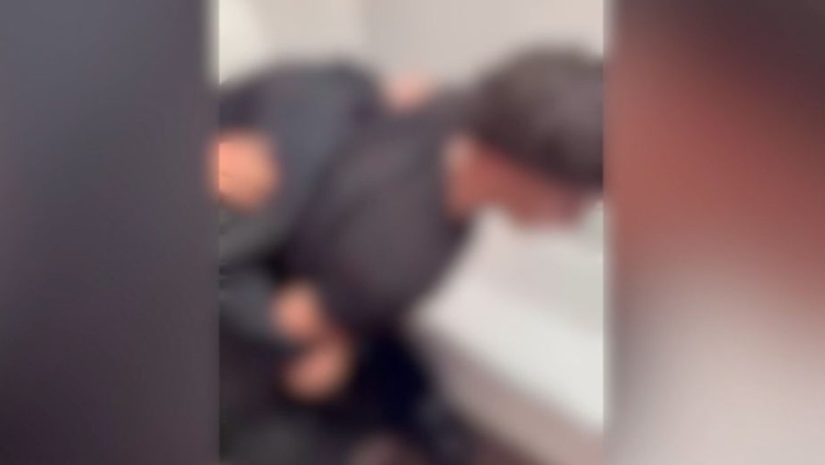 Conselve, dopo il pestaggio filmato a scuola arriva lo stop di un mese per uno studente - 