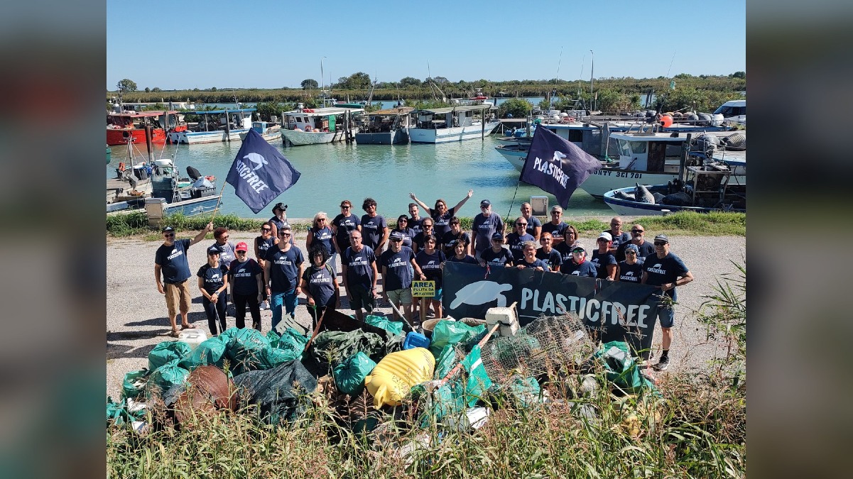 Delta del Po, maxi raccolta di rifiuti a Scardovari: dallo Scanno Bastimento portata via oltre una tonnellata di plastica - 