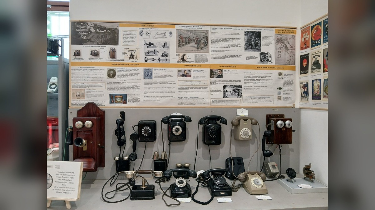 Trieste riscopre l’epoca delle cabine: al Museo Postale un viaggio nelle schede telefoniche - 