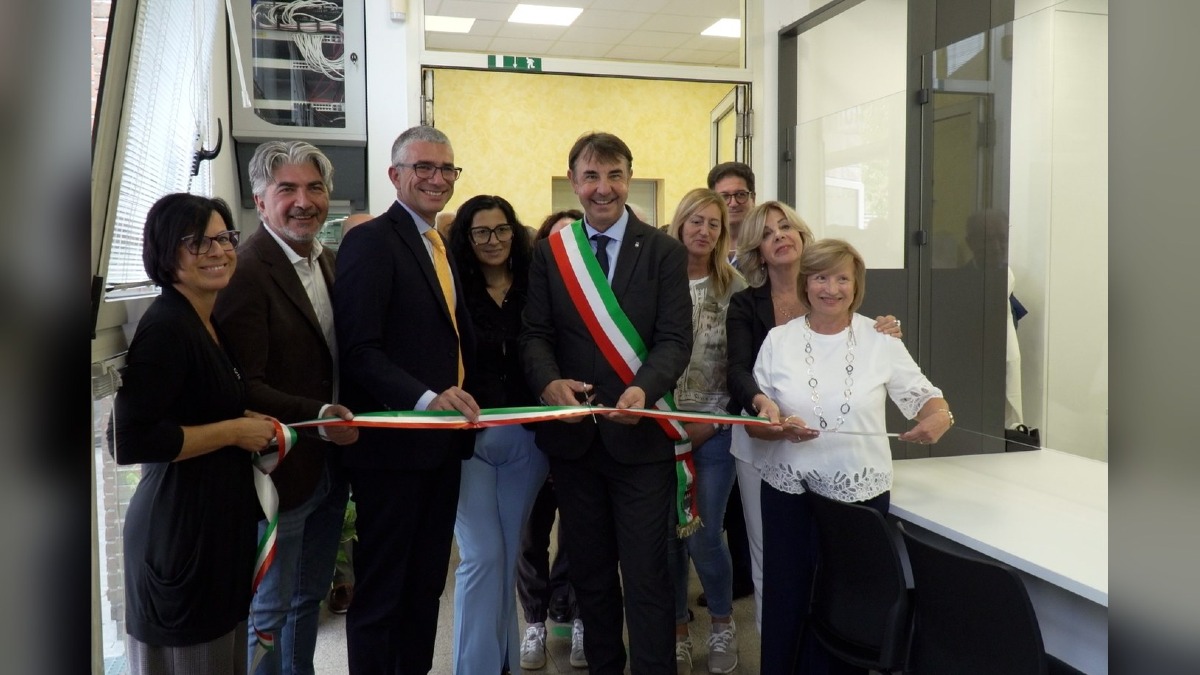 Ronchi, anagrafe trasferita in spazi rinnovati: taglio del nastro in piazza dell’Unità - 