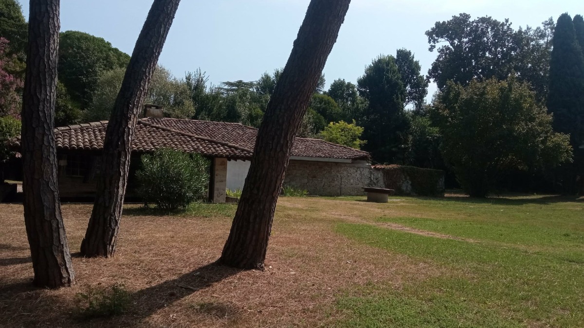 Cervignano, Teho Teardo porta il Concerto al buio nel giardino di Casa Zigaina