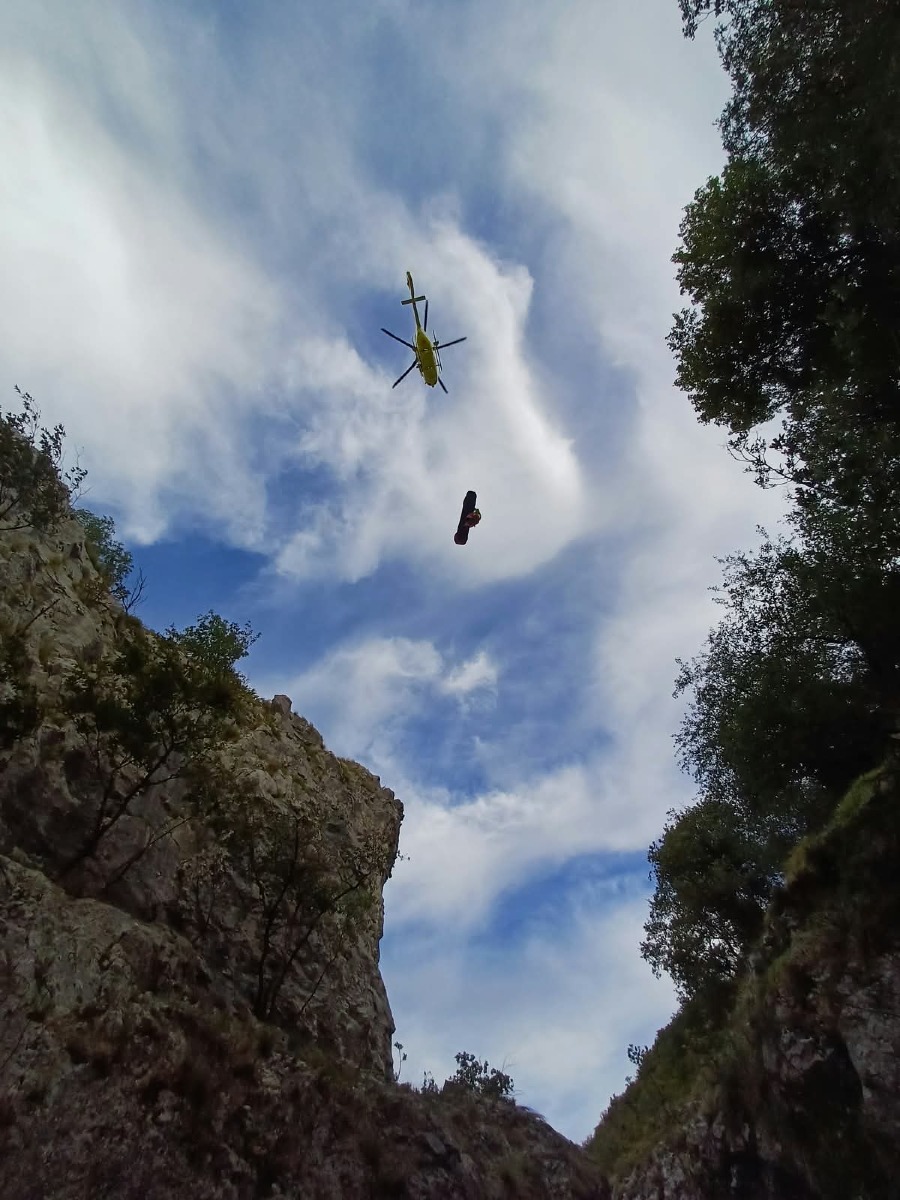 SOCCORSO IN VAL ROSANDRA UN GIOVANE CADUTO DA QUATTRO METRI