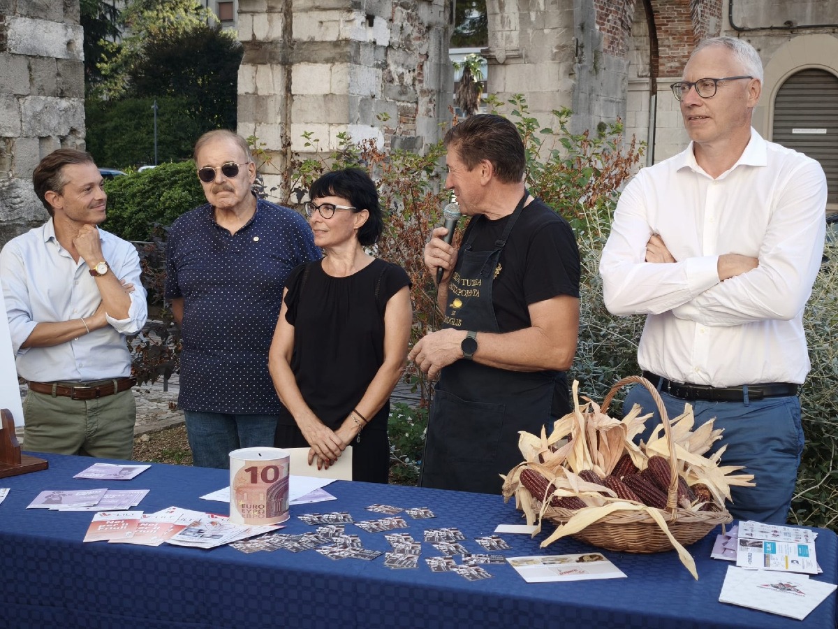Udine, maxi polenta in piazzetta del Pozzo apre Aspettando Friuli Doc in osteria