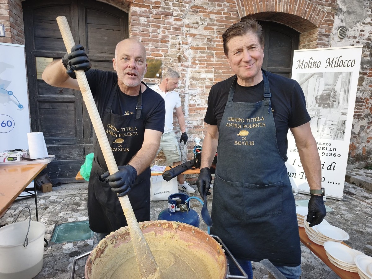 Udine, maxi polenta in piazzetta del Pozzo apre Aspettando Friuli Doc in osteria