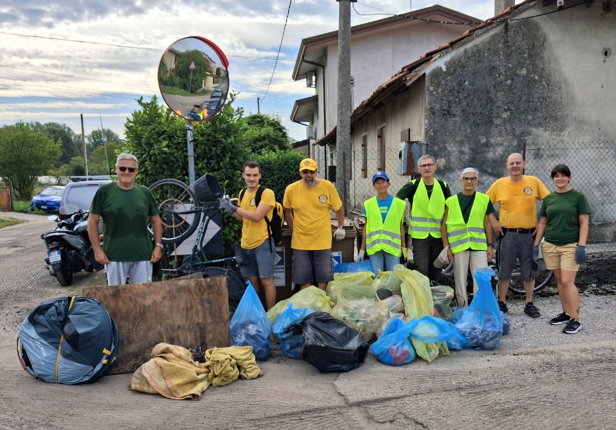 Pordenone, a Borgomeduna raccolti 36,3 kg di rifiuti: riparte “Puliamo i quartieri”