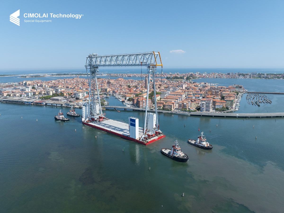 Gru Goliath da 1.600 tonnellate da Chioggia a Monfalcone per Fincantieri