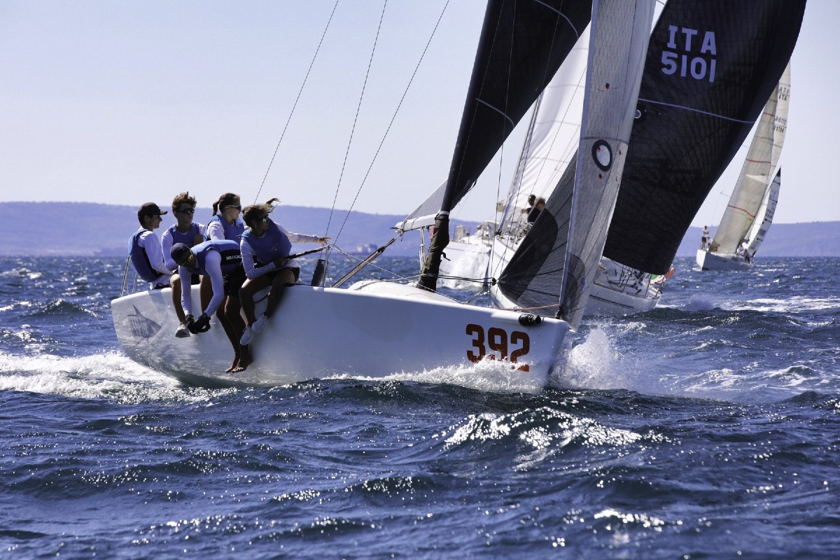Trieste, Coppa dei Due Fari: 68 barche al via e Deroia vince la prova d’apertura