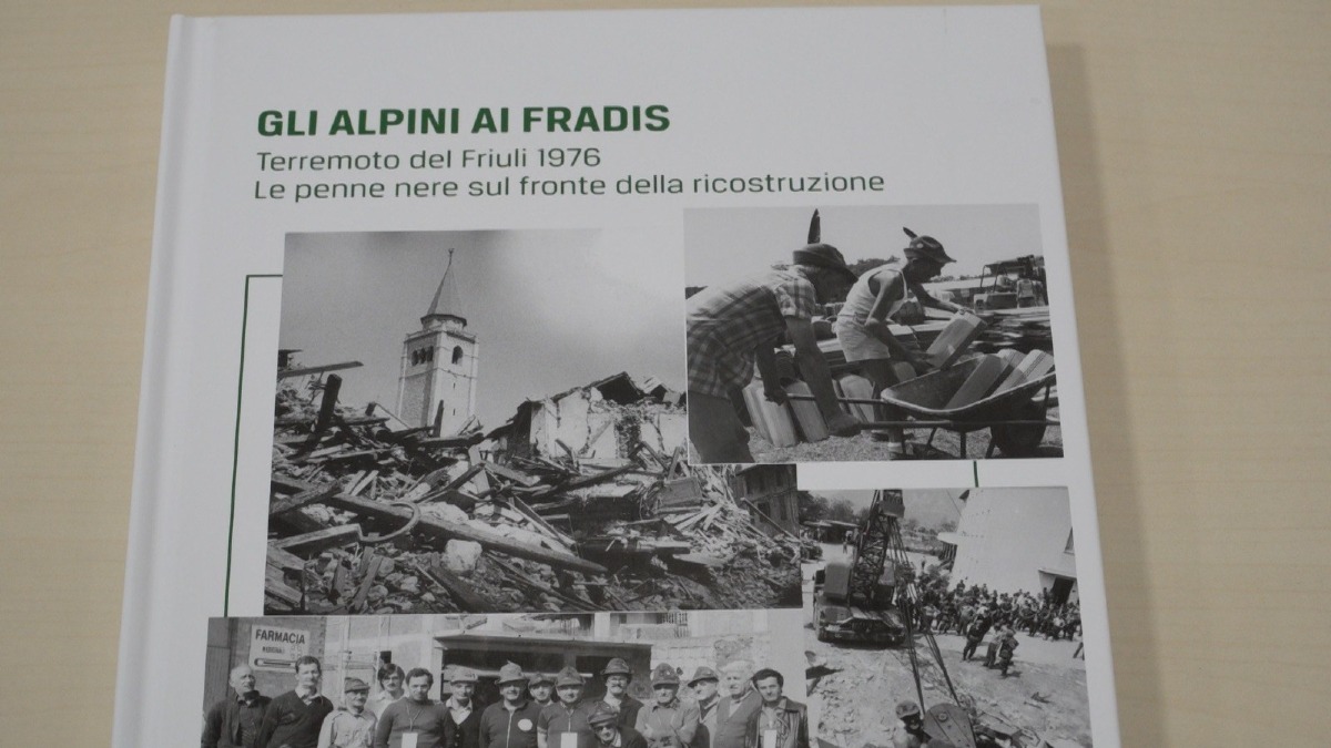 Trieste, un libro racconta gli Alpini nel terremoto del Friuli: oltre un milione di ore