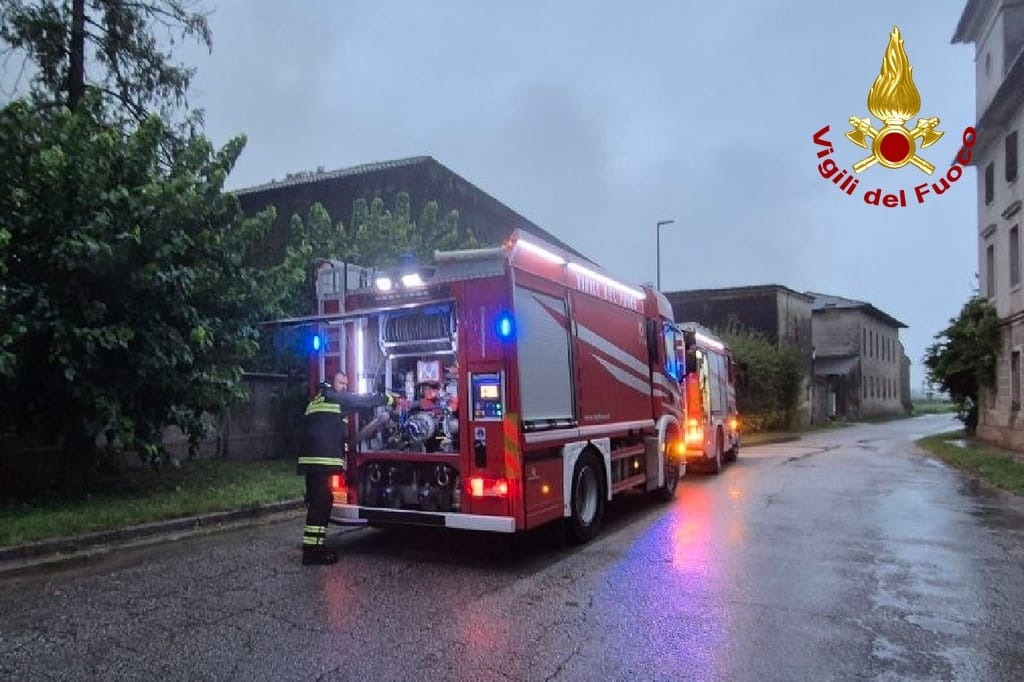 INCENDIO VILLA STORICA - CAMINO AL TAGLIAMENTO