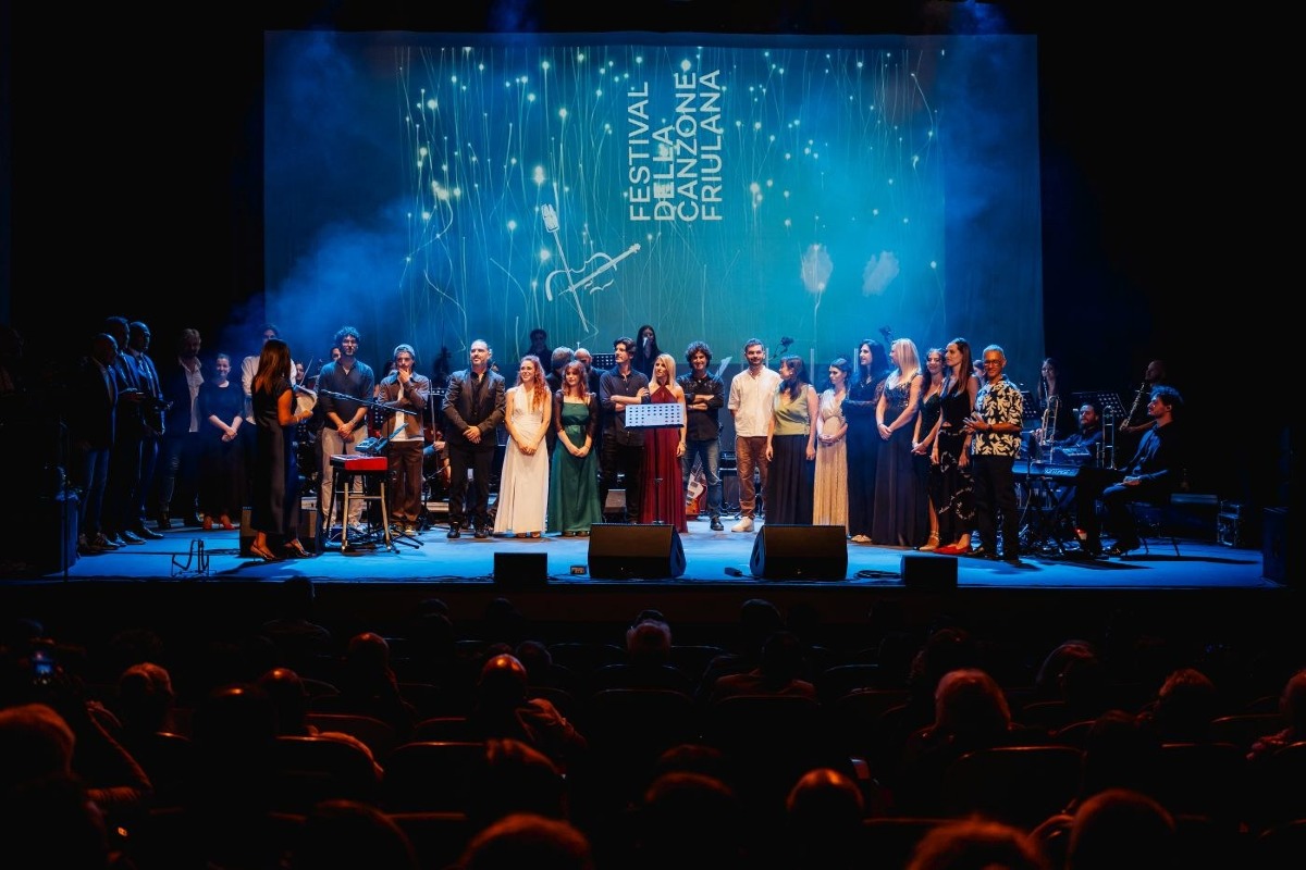 Momi vince il Festival della Canzone Friulana 2026: finale sold out a Udine