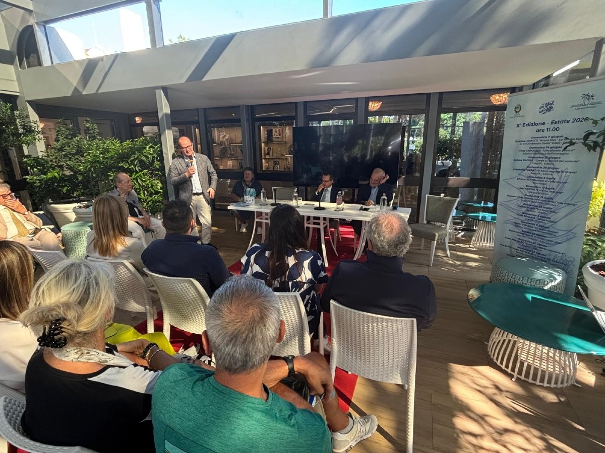 Lignano, dieci anni di "Un libro, un caffè": chiusa la rassegna dedicata agli autori Fvg