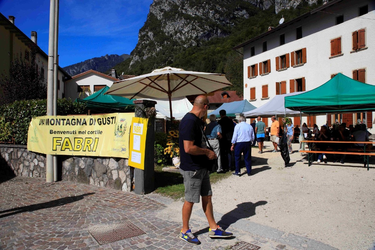 Cimolais, il 20 settembre torna Una Montagna di Gusti: sei cortili e cucina delle Dolomiti