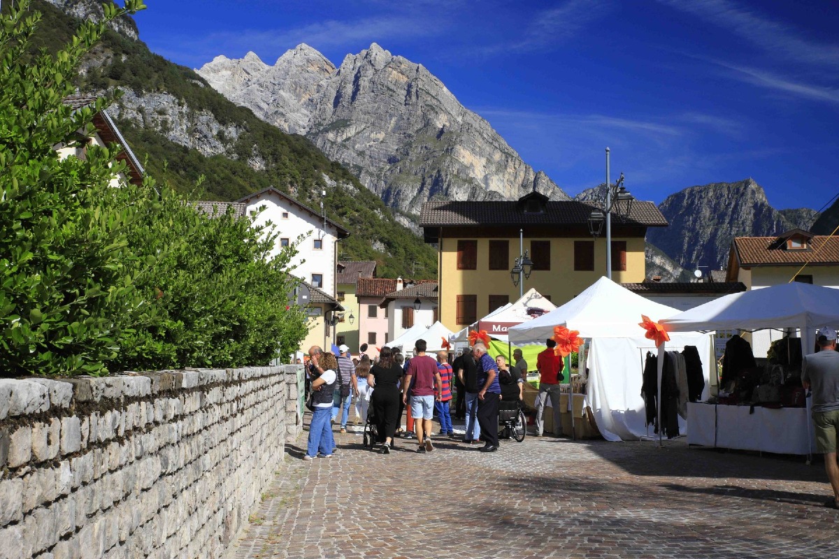 Cimolais, il 20 settembre torna Una Montagna di Gusti: sei cortili e cucina delle Dolomiti