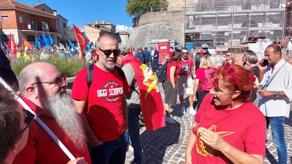 Electrolux, 250 lavoratori dal Veneto alla protesta di Cerreto d’Esi contro tagli ed